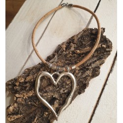 Collier en liège avec pendentif coeur