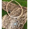 Collier avec cordon de liège et pendentif en zamak