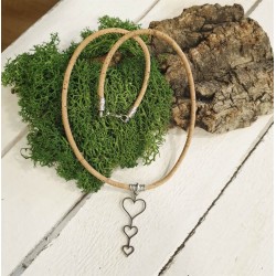 Collier en liège avec coeurs