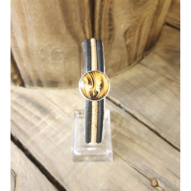 Bracelet en liège noir avec cabochon orange, jaune et noir - Élégant et mystérieux Bracelet en liège noir avec cabochon orange, jaune et noir - Élégant et mystérieux