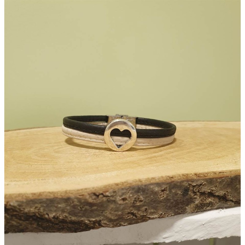 Bracelet en liège plat avec cœur ouvert - Différents coloris disponibles Bracelet en liège plat avec cœur ouvert - Différents coloris disponibles