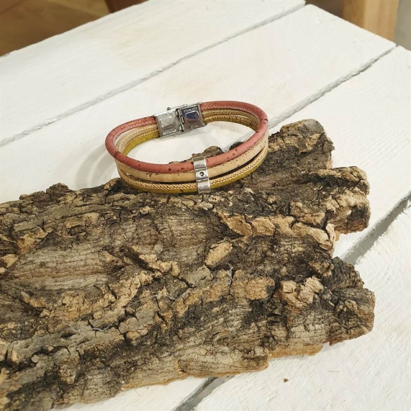 Bracelet en liège tricolore avec breloque - Tendance et original Bracelet en liège tricolore avec breloque - Tendance et original