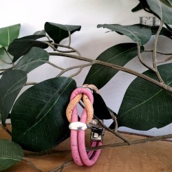 Bracelet en liège naturel et rose – Élégance et écologie
