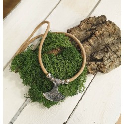 Collier en liège naturel et pendentif hache à l'ancienne  - EssenTerra