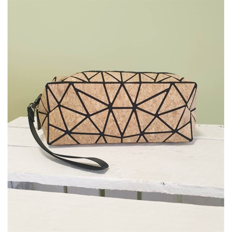 Trousse Polyvalente en Liège Naturel – Motifs Géométriques Noirs Trousse Polyvalente en Liège Naturel – Motifs Géométriques Noirs